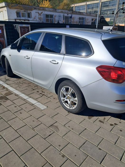 Vând Opel Astra J Sports Tourer