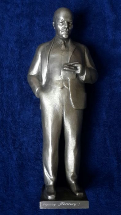 Скульптура В.И.Ленин из металла
