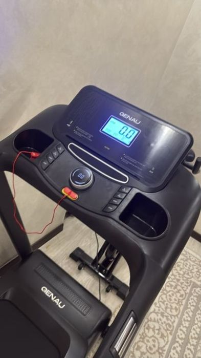 GENAU EVEREST D1000S PRO - Профессиональная беговая дорожка для серьез
