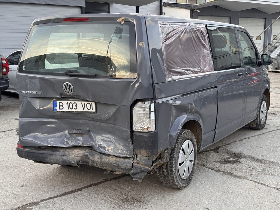VW Transporter 8+1 T6 2022 2.0 TDI avariat