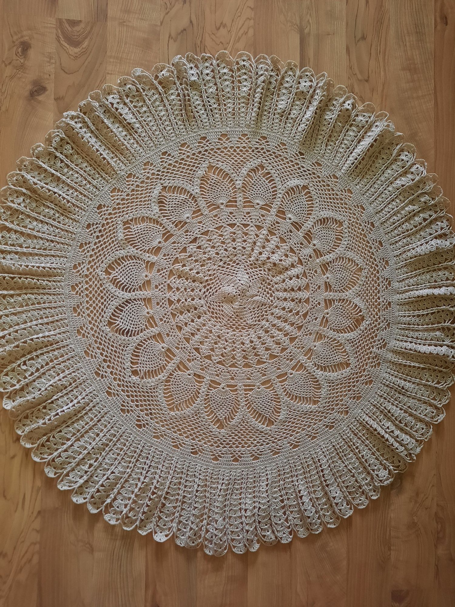 Плетена покривка за кръгла маса
