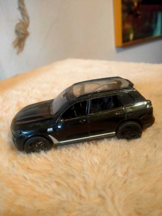 Машинка чёрная игрушка