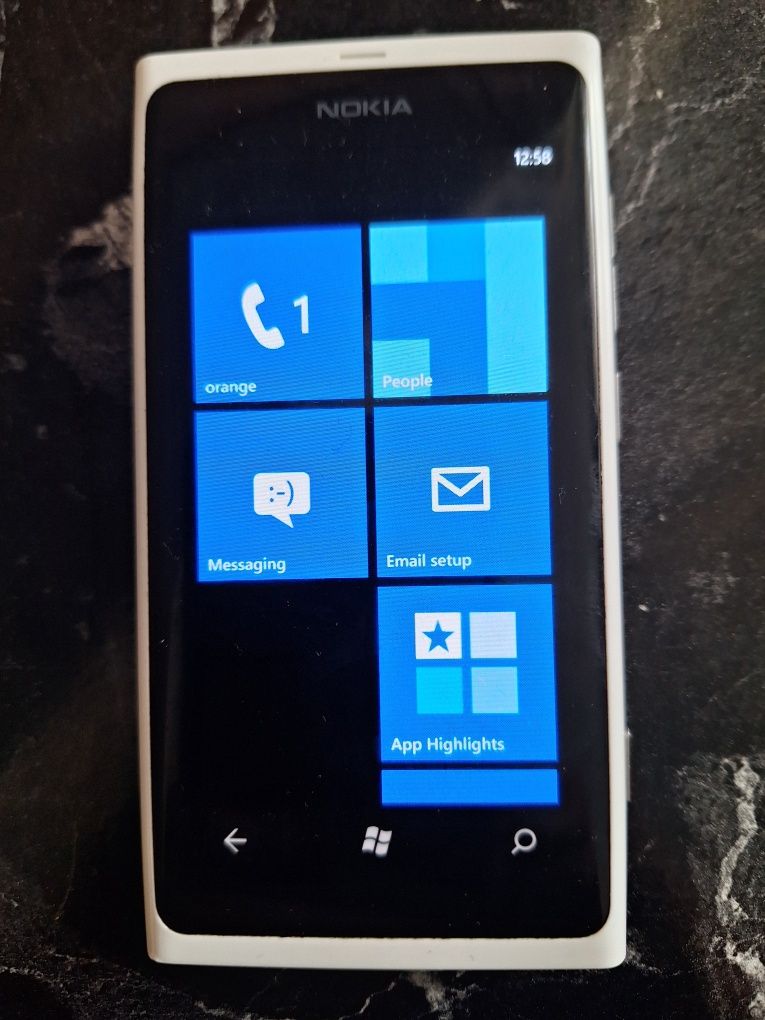 Nokia  Lumia 800