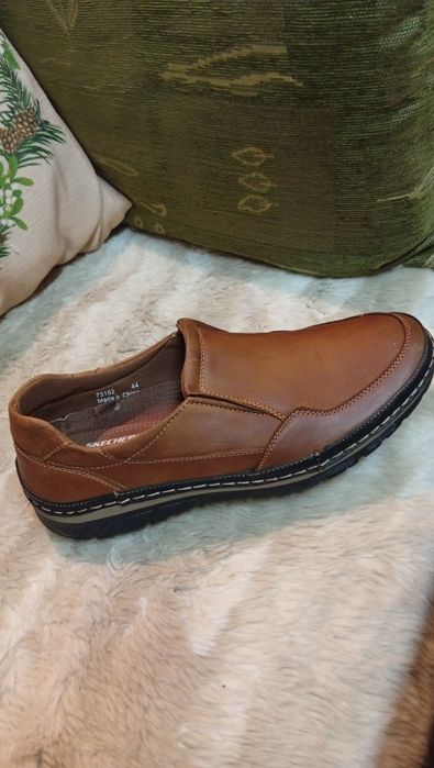 N.44 Нови кожени обувки Skechers "Air-Cooled"