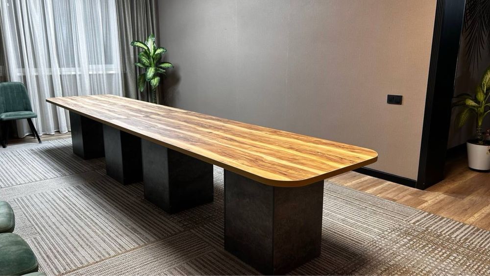 Большой стильный стол для гостиной / холла / зала