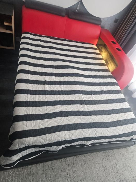 Pat impecabil divani sofa