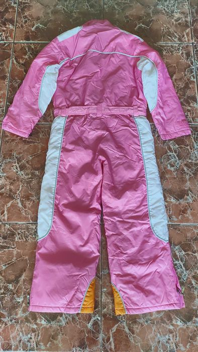 Vand costum de schi culoare roz sidefat.