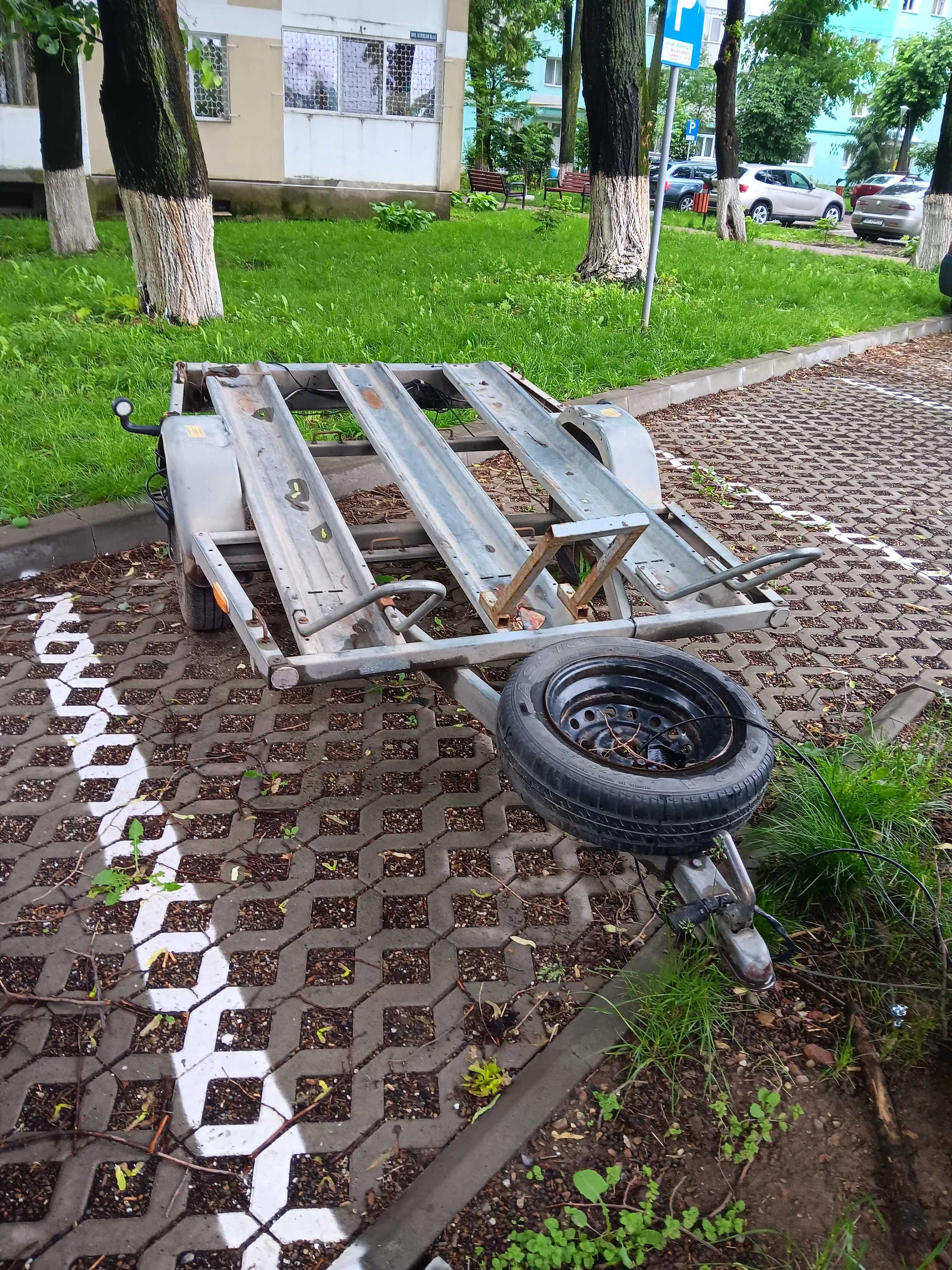 Inchiriez remorca moto