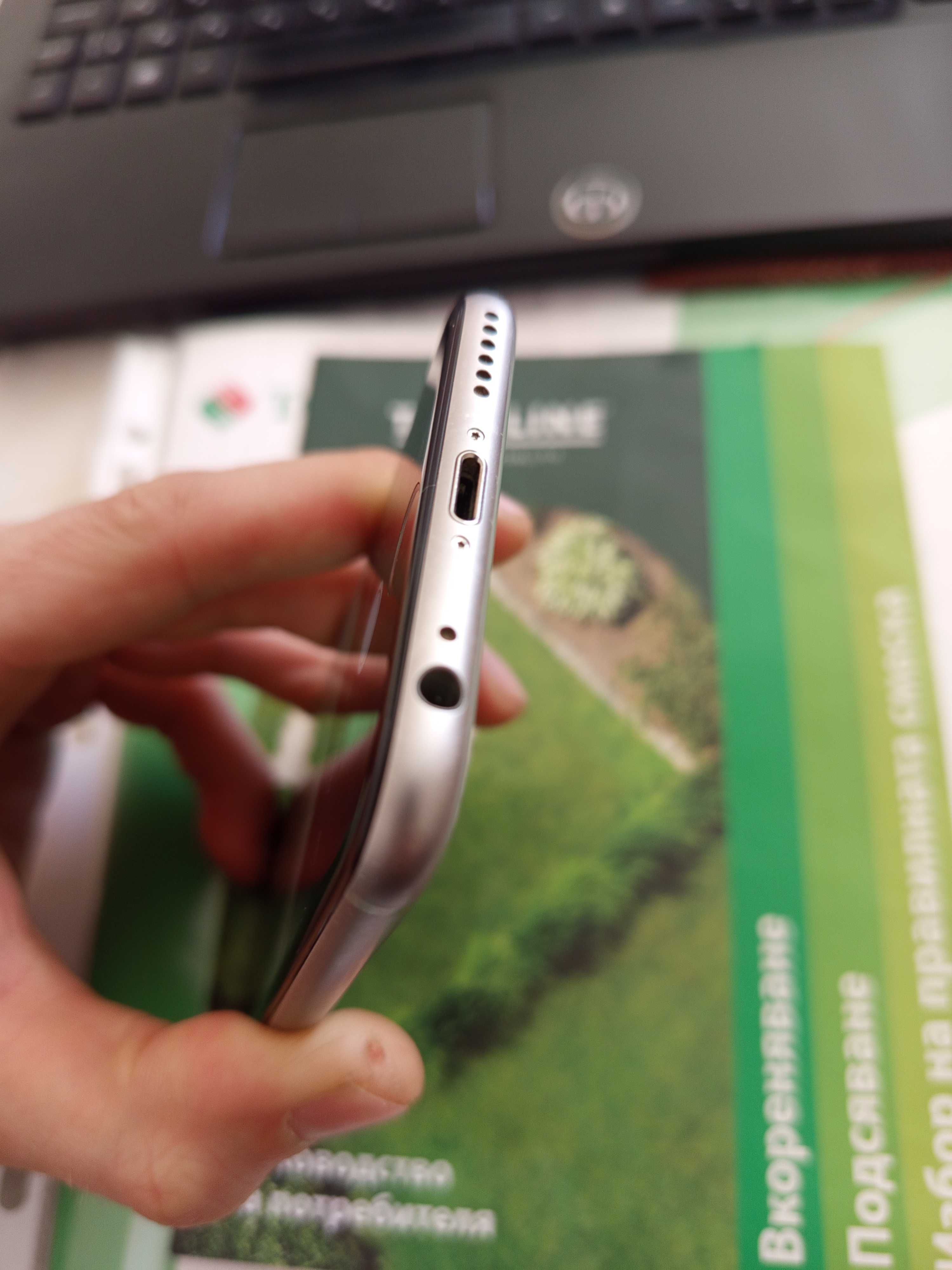 IPhone S6 / Без следи от употреба / Цена - 180лв. + Зарядно