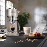 Кофеварка рожконая DeLonghi Pump Coffee Makers модель: EC885.BG