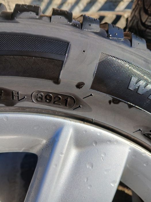 Jante de aluminiu cu cauciucuri de iarna 205 55 16
