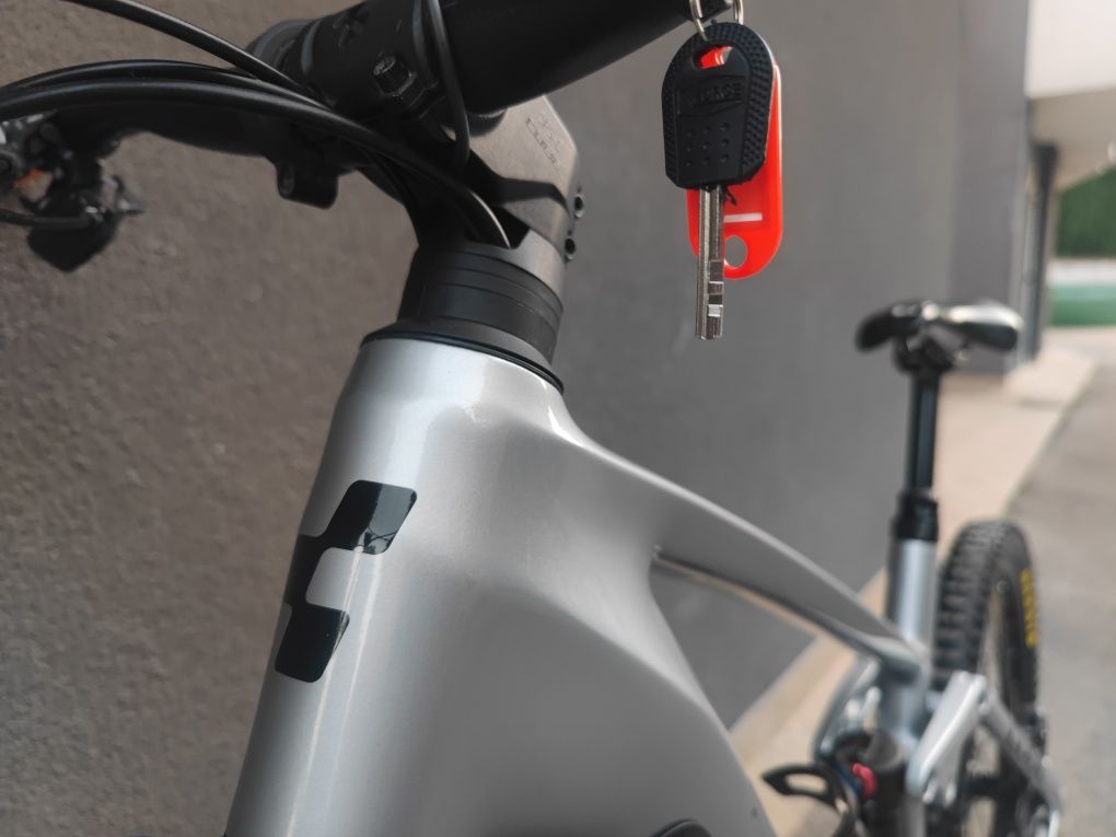 Карбонов Електрически Велосипед 27.5 Cube Bosch CX Smart System 750Wh