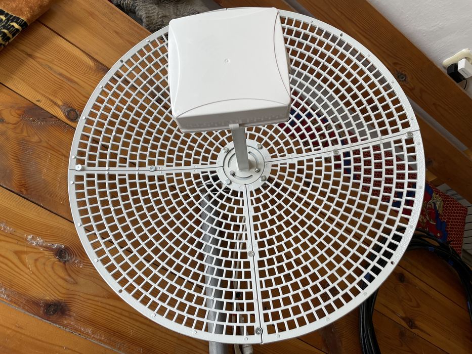 Интернет антенна. Работает от любого оператора.