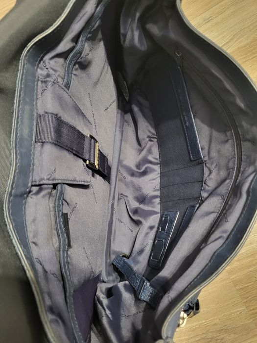 Geanta laptop crossbody piele Piquadro