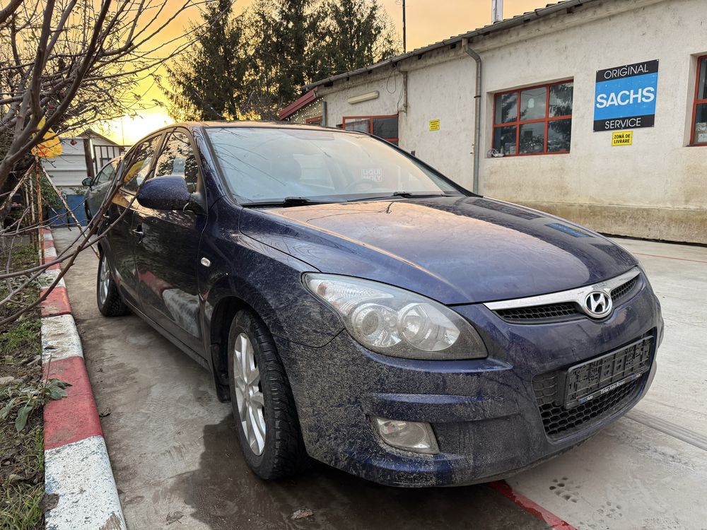 Dezmembrez Hyundai i30 2007-2011 1,6 crdi cod motor D4FB doar 73000km