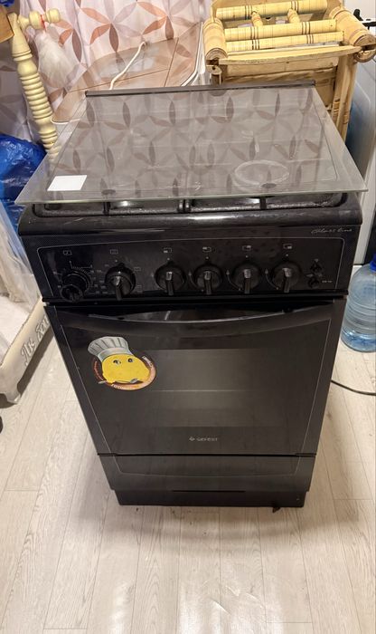 Продам газ плиту Гефест с доставкой отлично работает