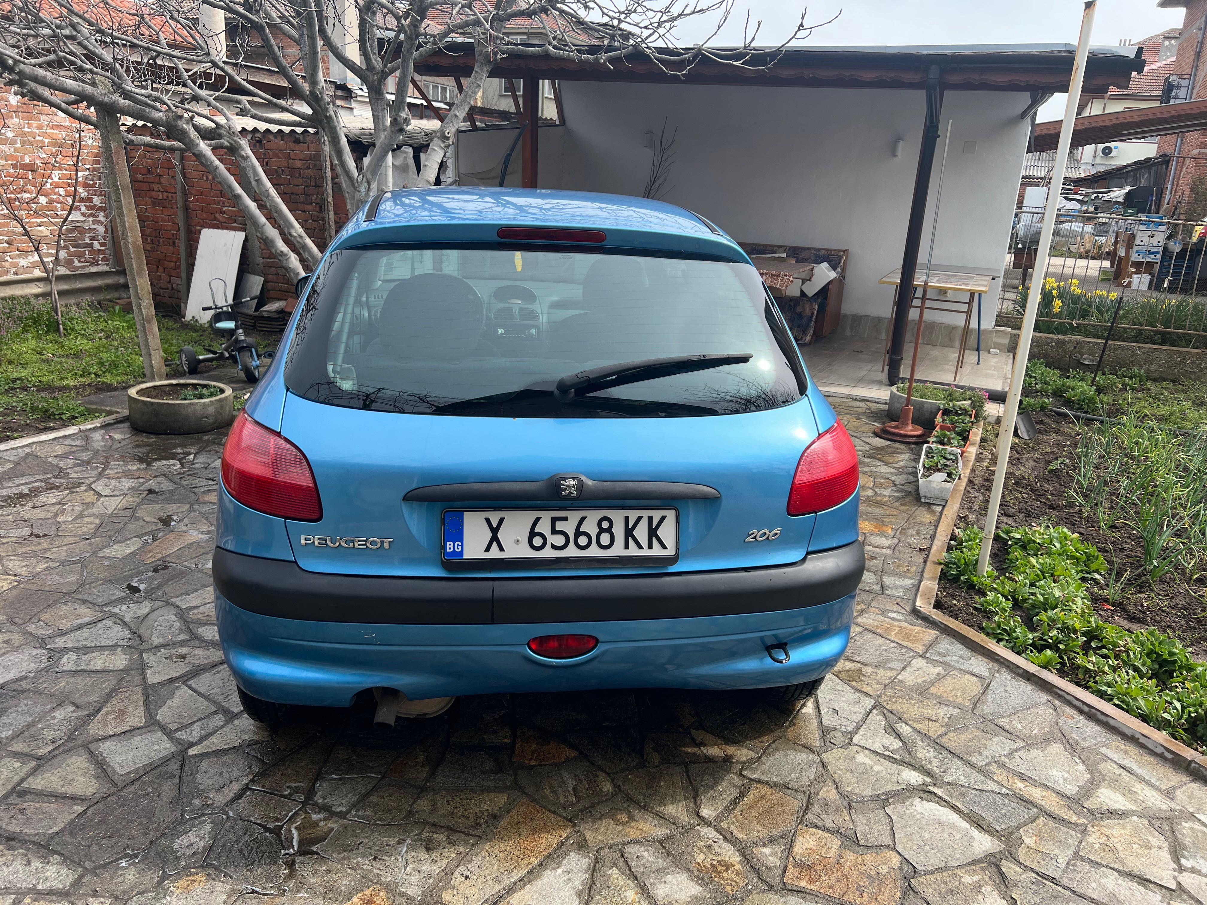 Продавам Пежо 206