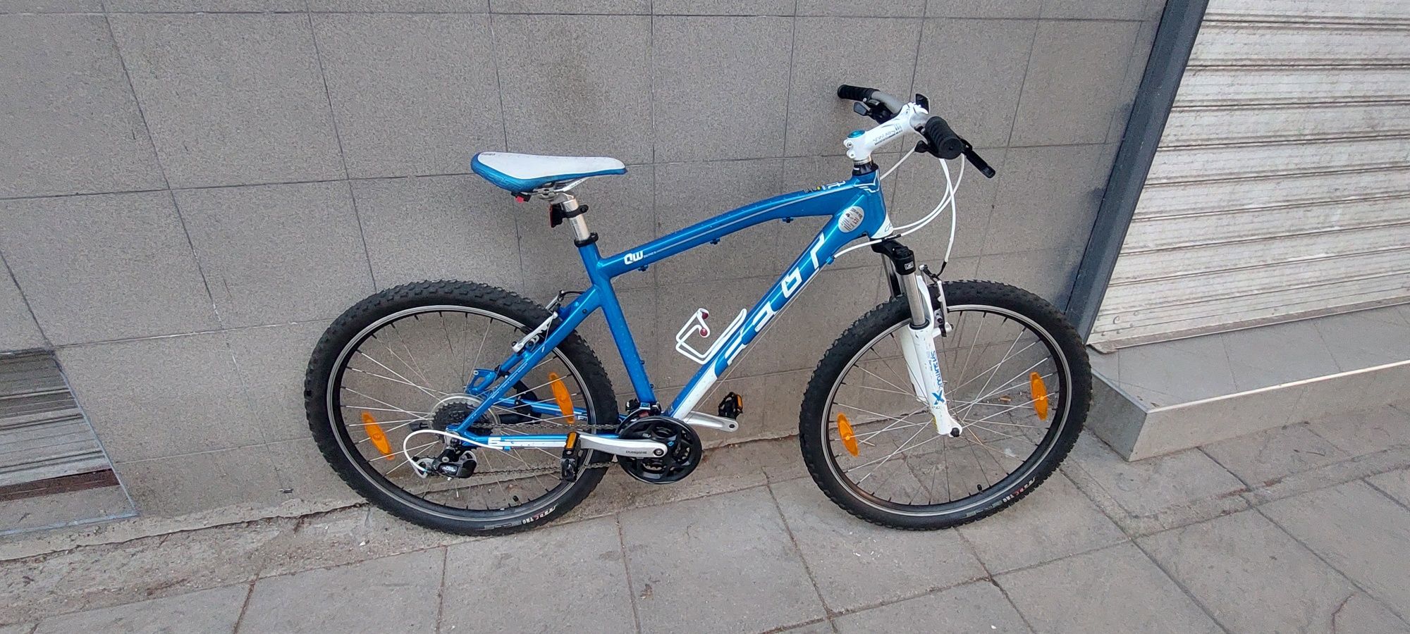 Продавам немски алуминиев  велосипед Felt 26цола,49 см