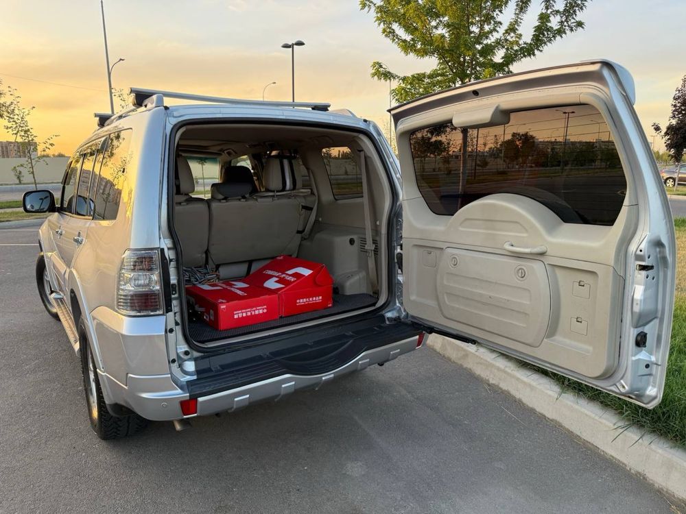 Продам Mitsubishi Pajero IV. Да, тот самый внедорожник.