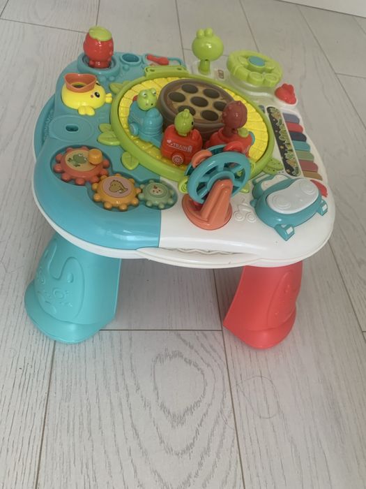 Продается развивающий столик и игрушка в подарок