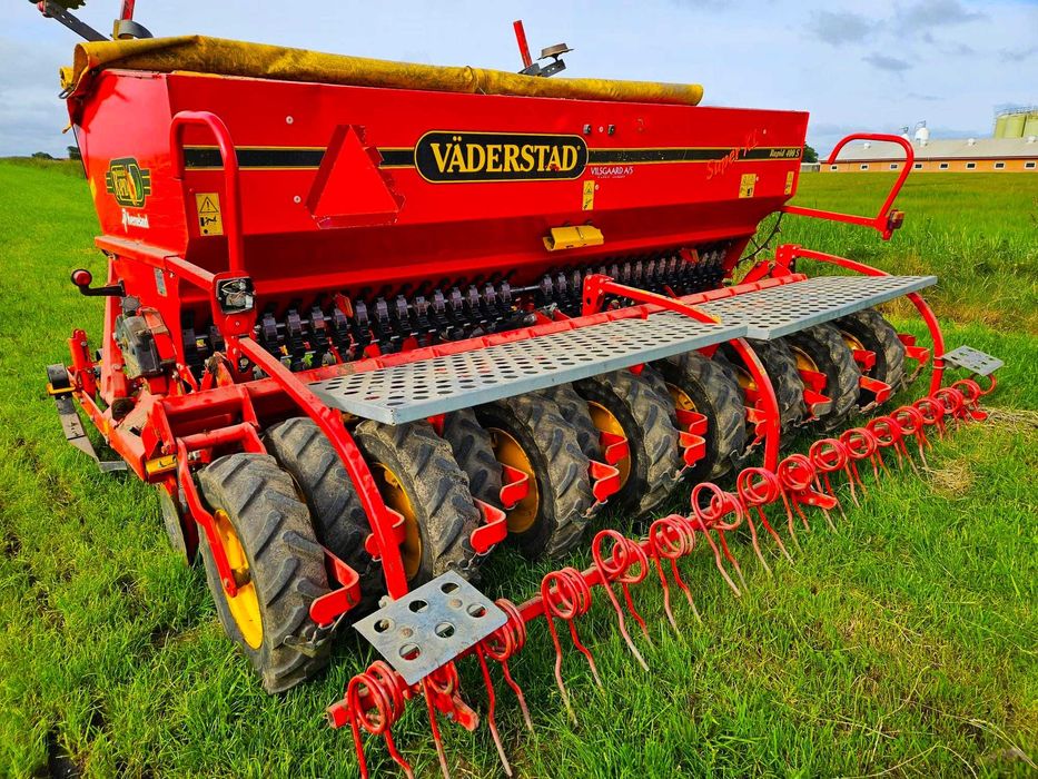 Semanatoare Vaderstad Rapid 400 Super XL cu discuri an 2020 Amazone