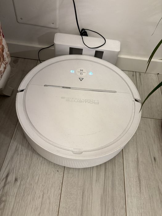 expresor Philips model Saeco si robot aspirator