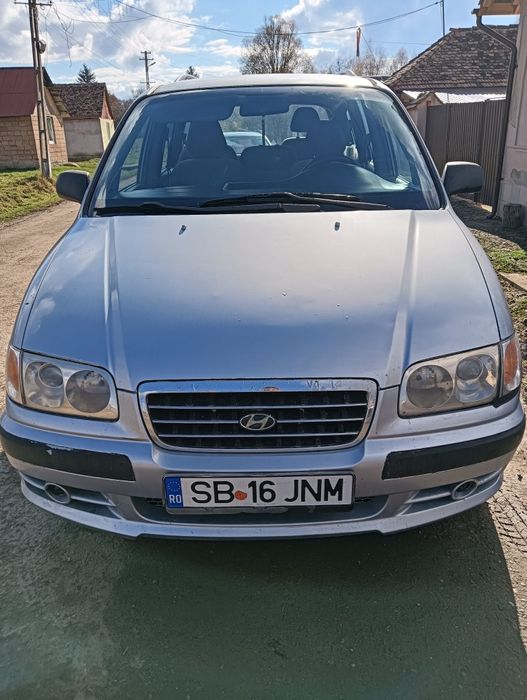 Vând Hyundai Trajet