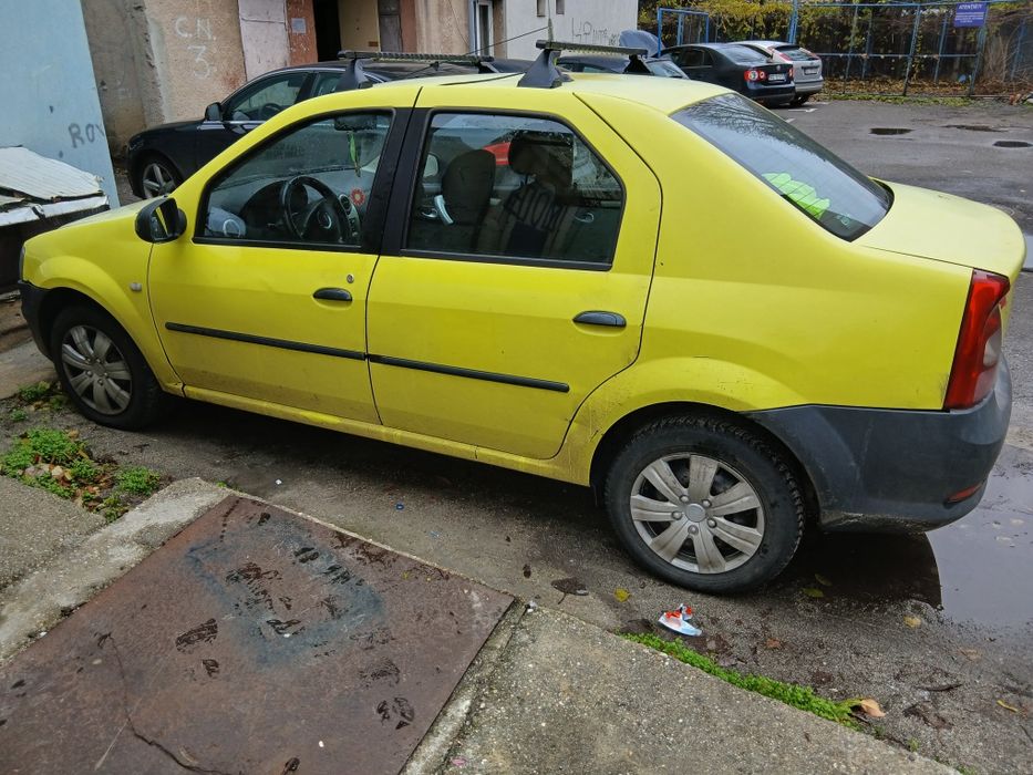 Vând Dacia Logan