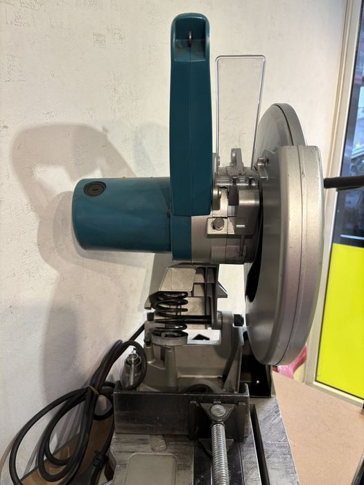 Отрезна машина Makita LC1230
