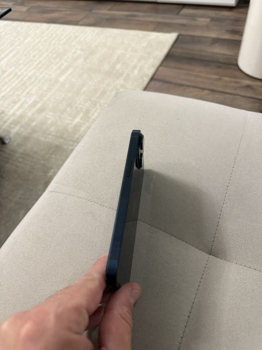 Продавам iphone 14 черен ба цвят