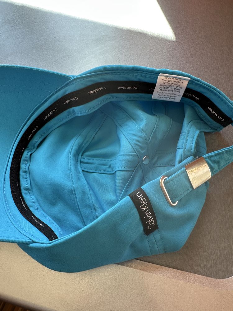 Оригинална лятна шапка CALVIN KLEIN
