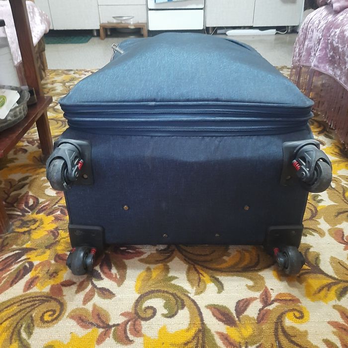 Продаю чемодан дорожный