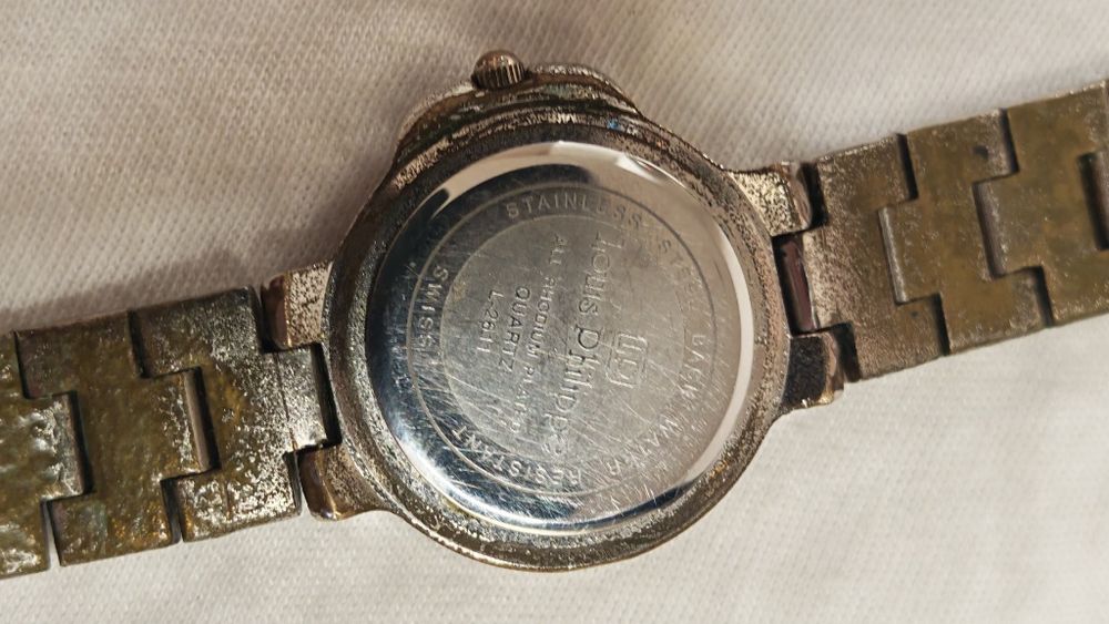 Швейцарски дамски часовник