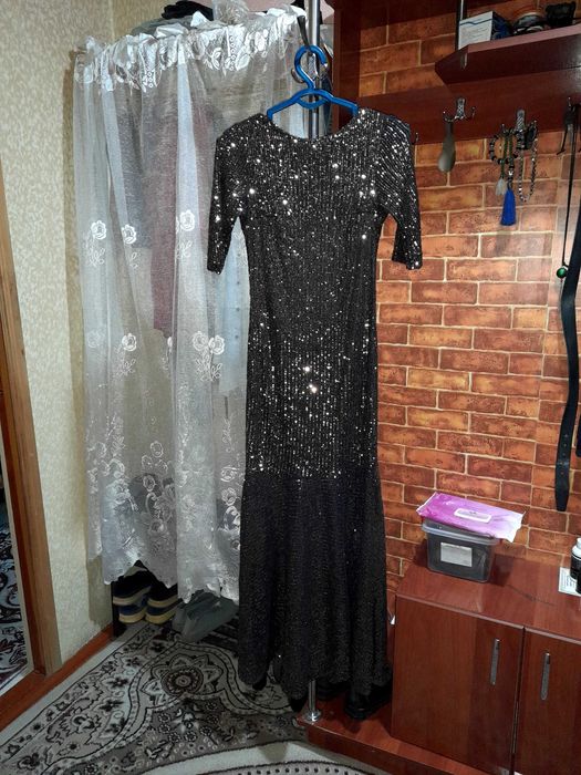 Toy oqshom uchun libos