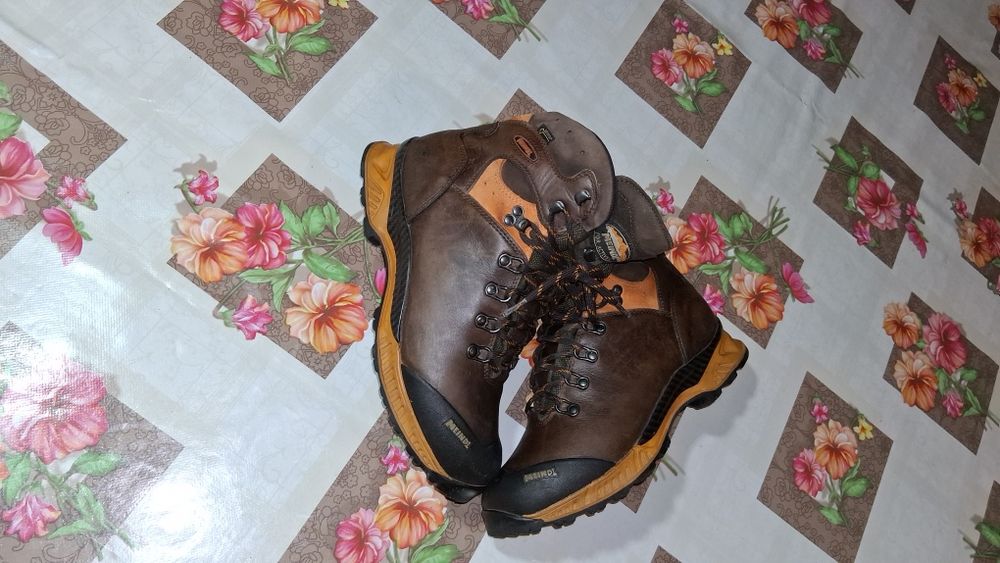 Bocanci Meindl trekking drumeție