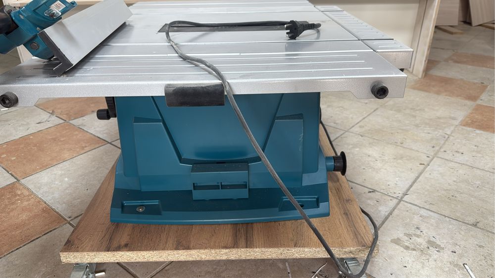 Распиловочный станок Makita MLT 100N