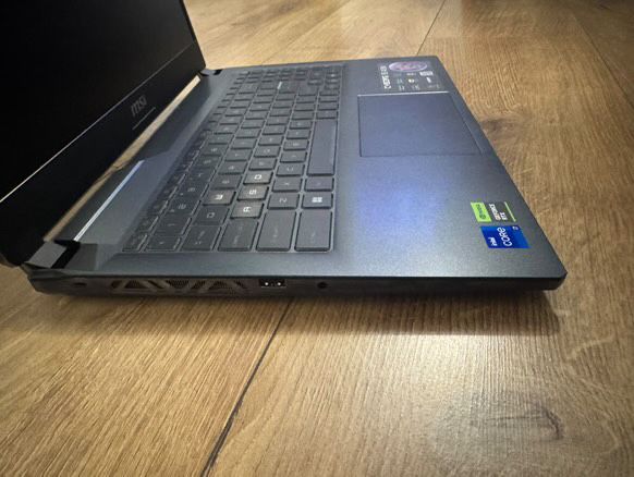 Геймърски лаптоп MSI Cyborg 15 A13V Gaming Laptop