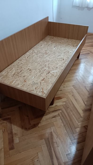 Единични легла без матрак