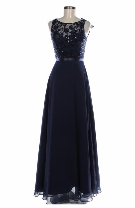 Официална рокля.