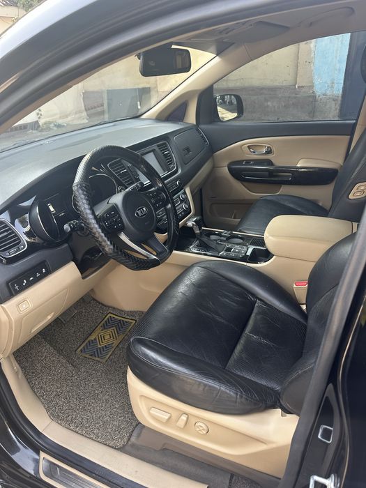Kia carnival hi limuzin