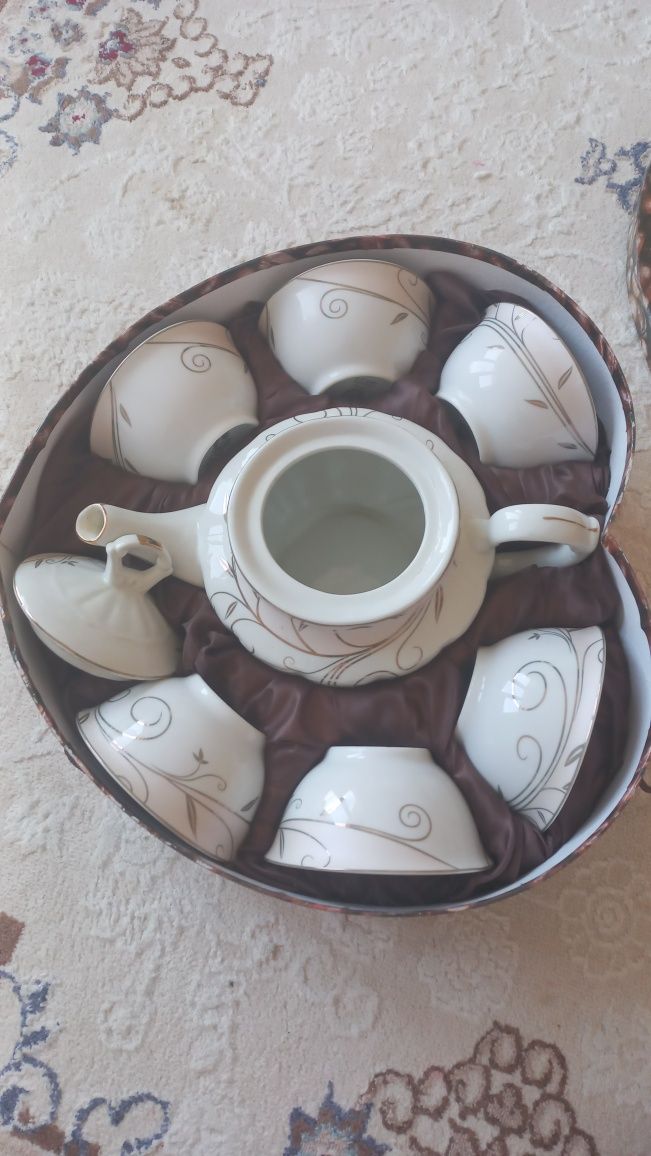 Сервис чайник и чашки