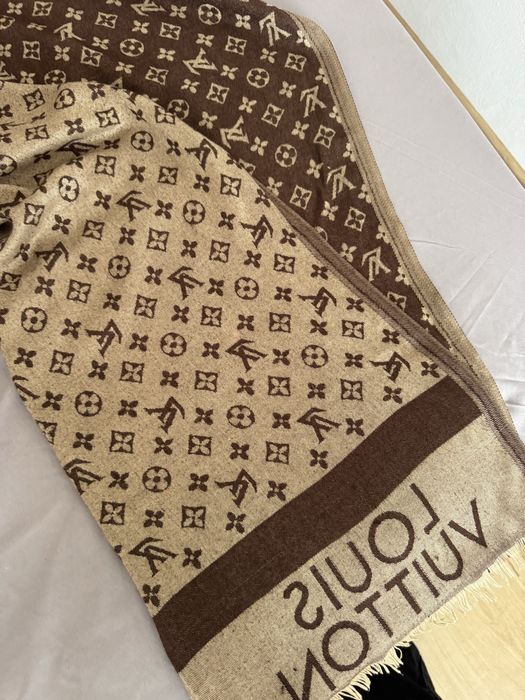 Vand esarfa Luis Vuitton