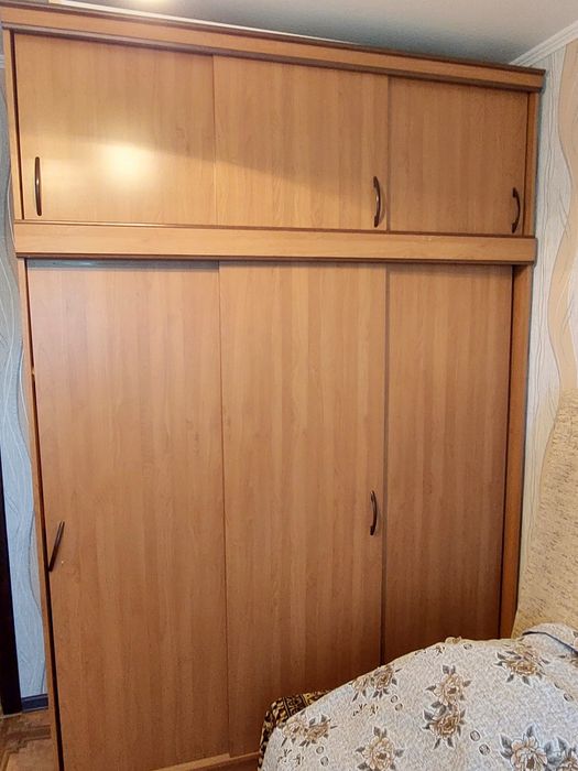 Отдам недорого мебель.