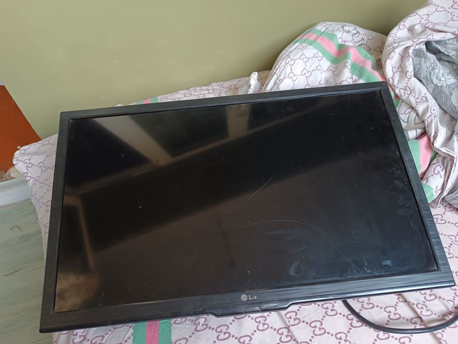 Продам срочно телевизор LG