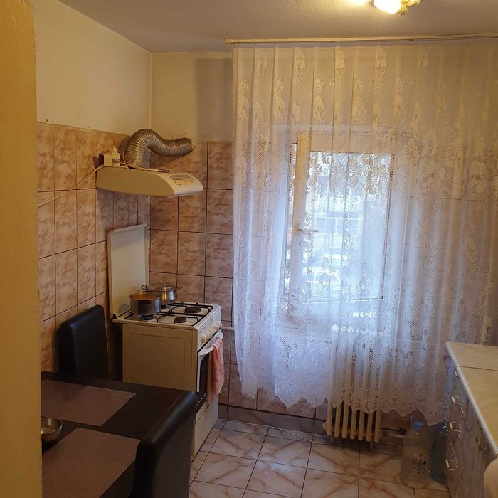 Apartament 2 camere semidecomandat 1/4 Craiovita Noua