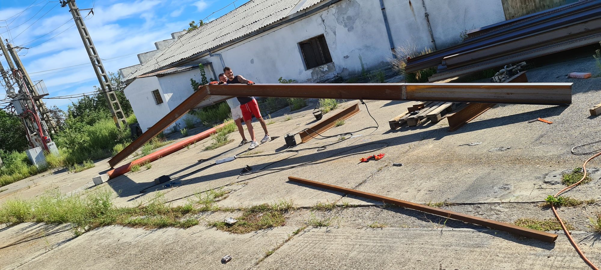 Hala 13x50x6  pret 57de euro mp