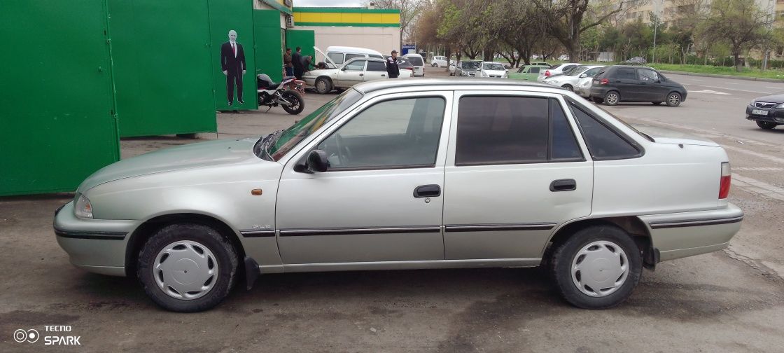 Nexia Daewoo.    1