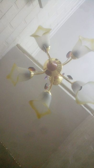 Продам люстру срочно