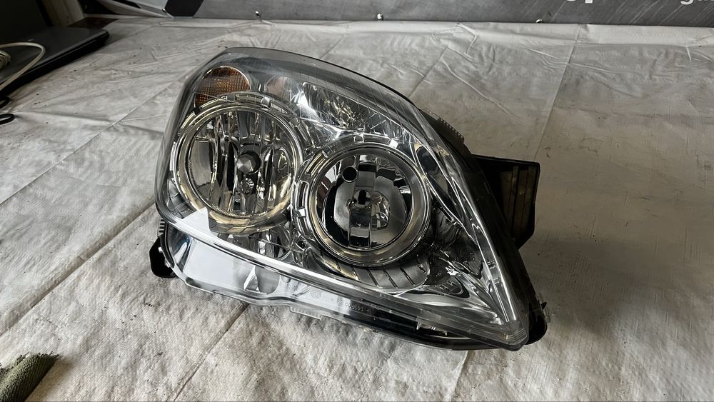 Десен фар Opel Astra H 2004-2010