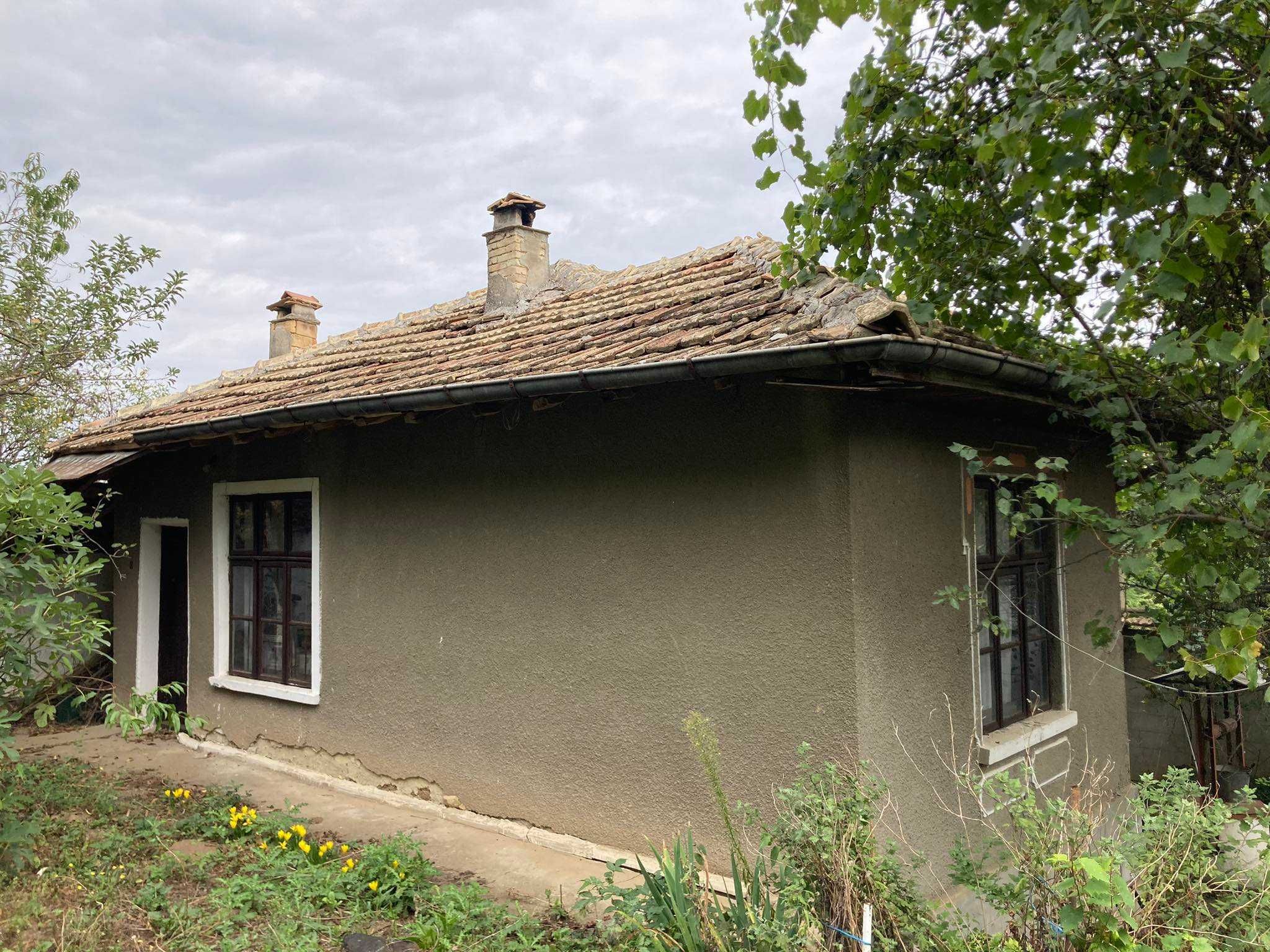 Брокерска агенция ”Капитал Инвест” продава къща в село Благоево.